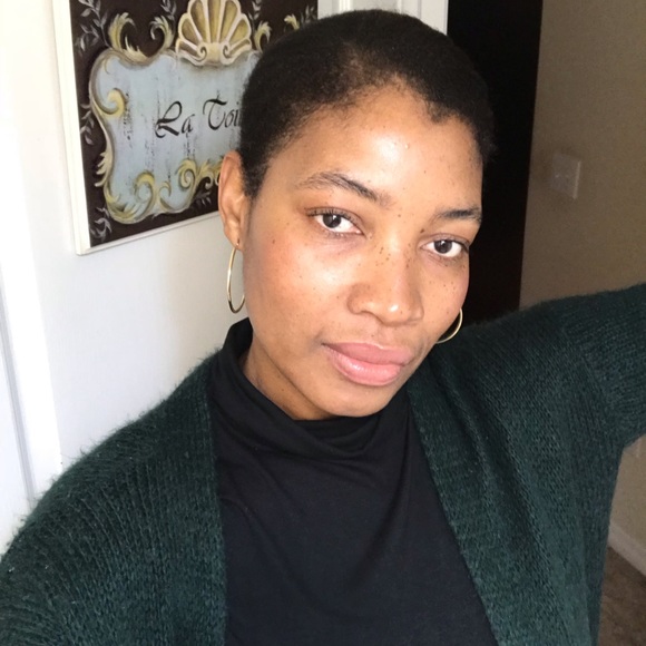 Meet your Posher, Nicole - Picture 1 of 1